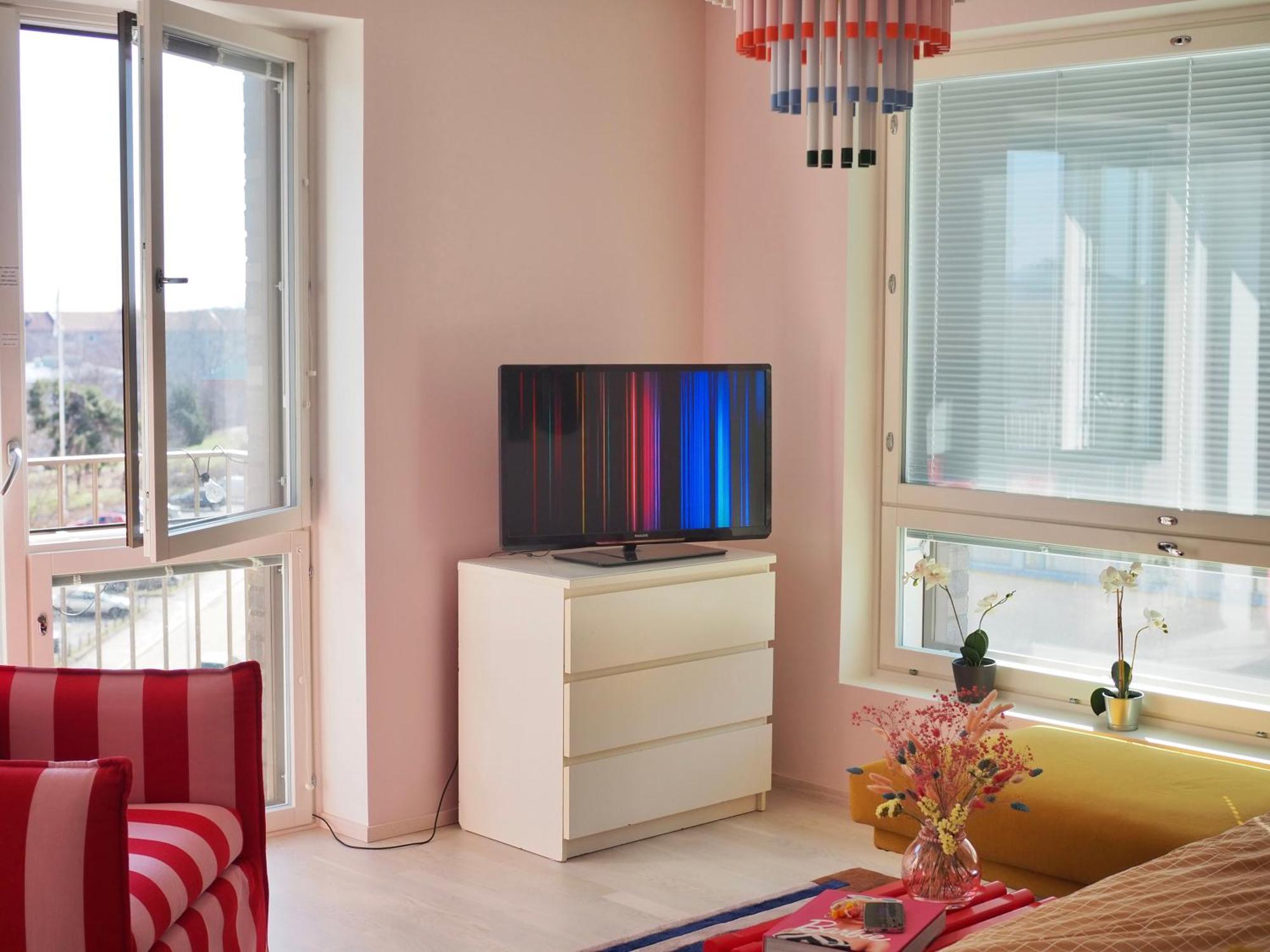 Candy-Colored Two-Room Condo With Sweet Views Helsinki Dış mekan fotoğraf